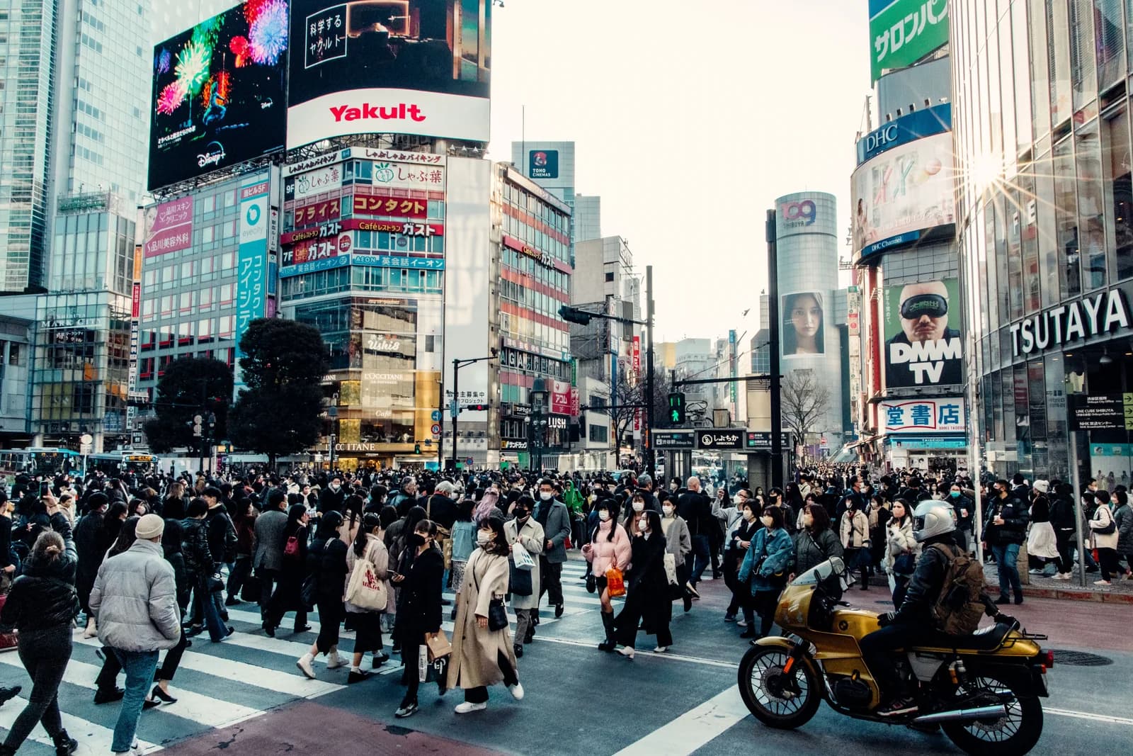 Pedestrians crossing Shibuya Scramble Crossing with the Shibuya 109 building in Tokyo